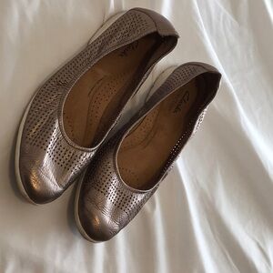 Clarks gold flats